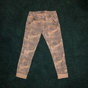 SOLD! Fashionnova Mid rise green camo size 5